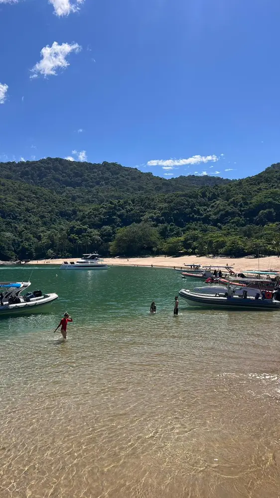 Barcos e banhistas no Bonete