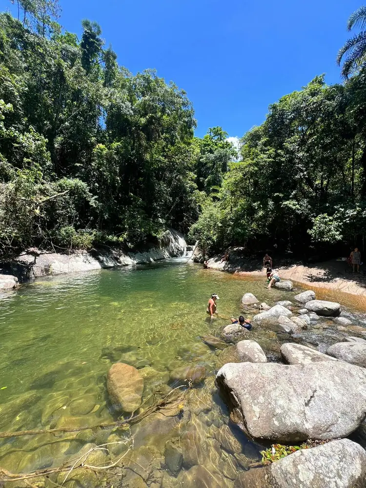 Rio de águas transparentes
